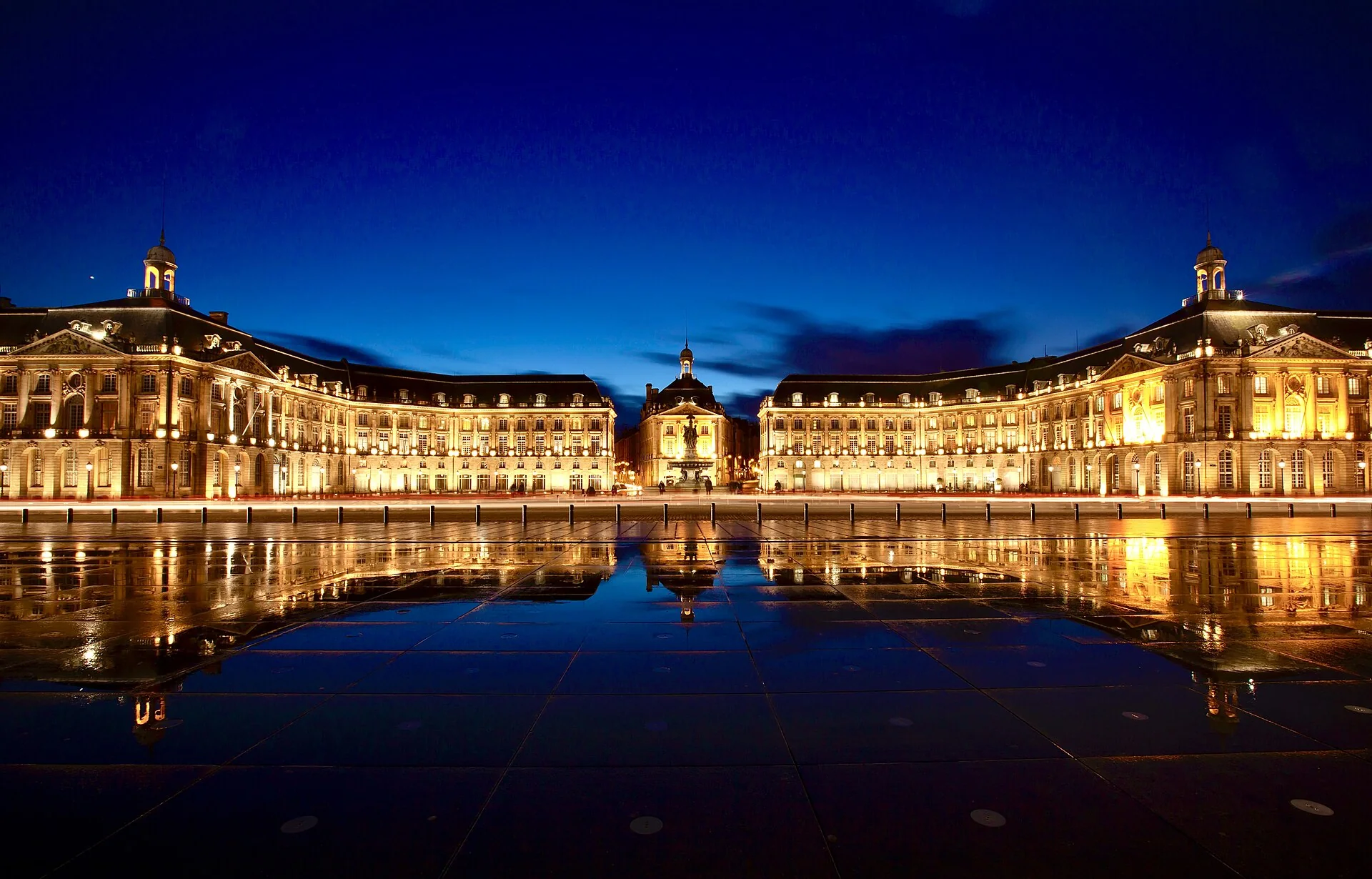 Aperçu de la destination Bordeaux pour un mariage de luxe avec Mira Decor Studio.